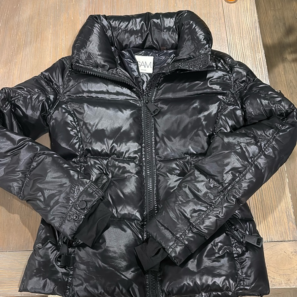 SAM. Black women’s “freestyle” puffer, size small